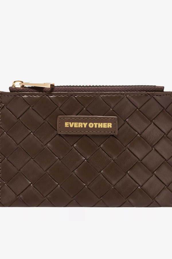 WOVEN CARD HOLDER / BROWN
