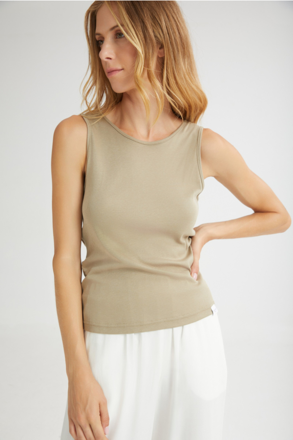 THE SCOOPABLE TOP - KHAKI